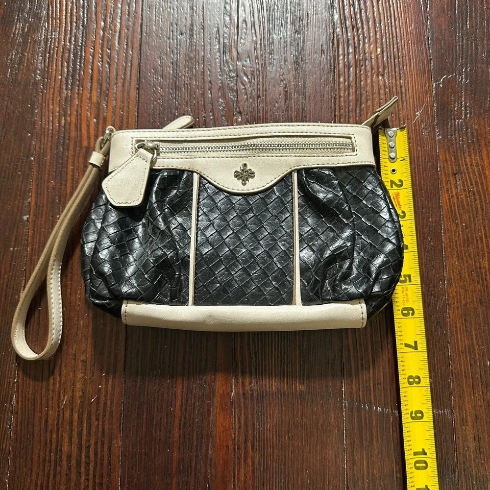 Vintage Simply Vera Wang‎ Wristlet Purse Black and White Weave